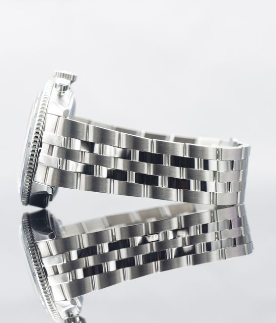 Breitling Super AVI AB0445 Image 2